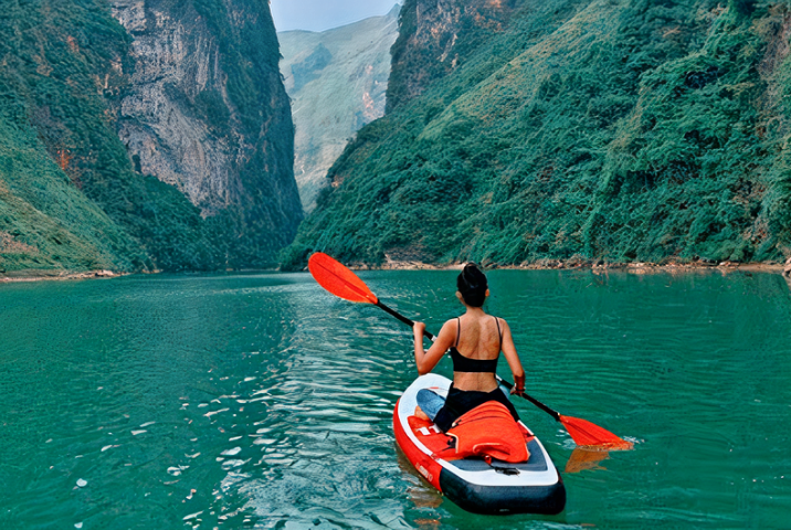 Faire du kayak sur la rivière Son