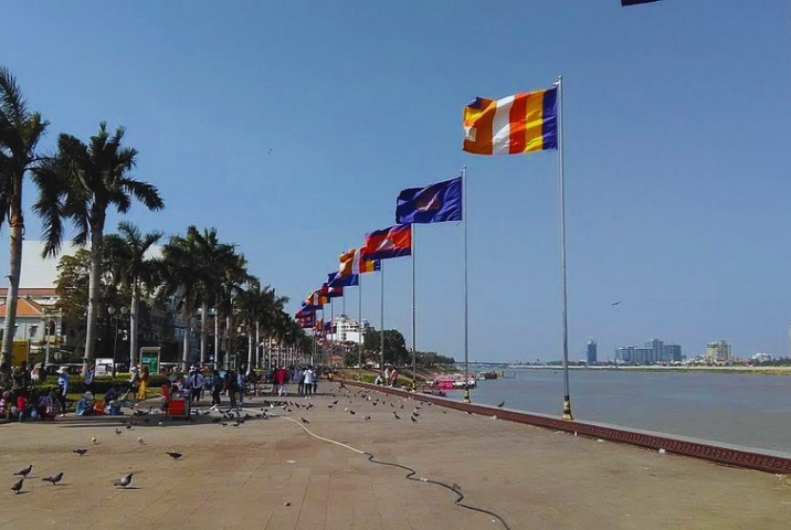 Flâner le long du quai Sisowath