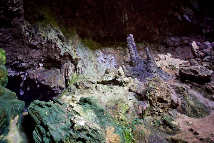 Monter à la grotte de Chieu pour admirer la vue