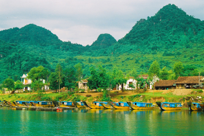 Observer la vie locale dans le village de Phong Nha
