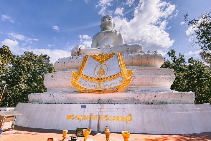 temple Wat Phra That Mae Yen