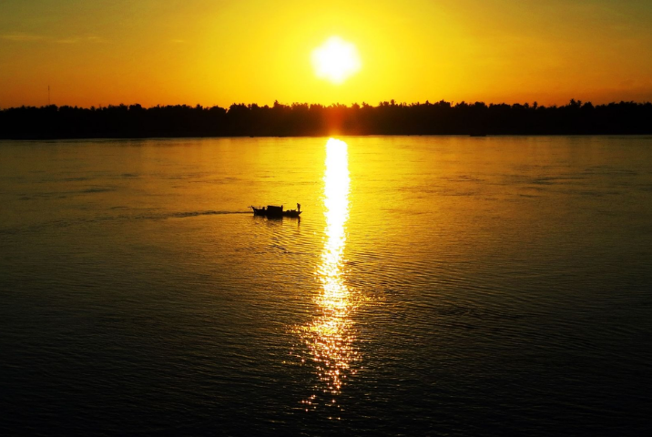 Balade sur le Mékong au coucher du soleil