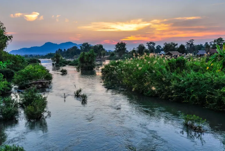 Coucher de soleil sur les rives de Don Khon