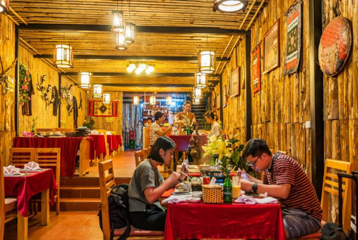 Moment Romantic Restaurant