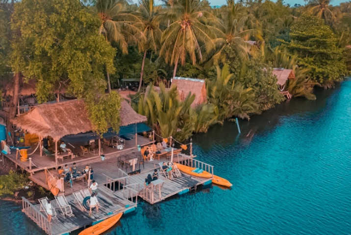 Naviguer vers les îles proches de Kampot