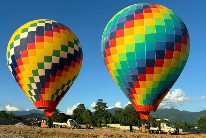 Survoler Vang Vieng en montgolfière