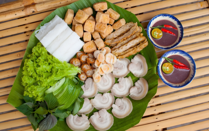 Bún Đậu Mắm Tôm Mã Mây (street food typique)