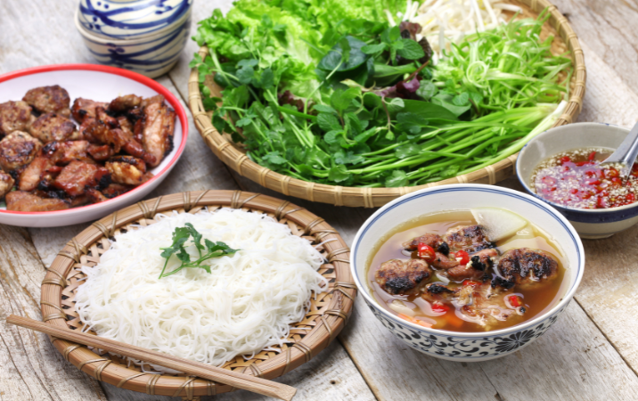 Composition du Bun Cha que trouve-t-on dans ce plat emblématique de Hanoi
