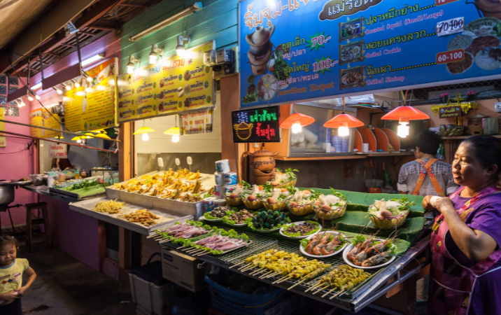 Déguster la street food Chiang Mai au marché de Chang Phueak