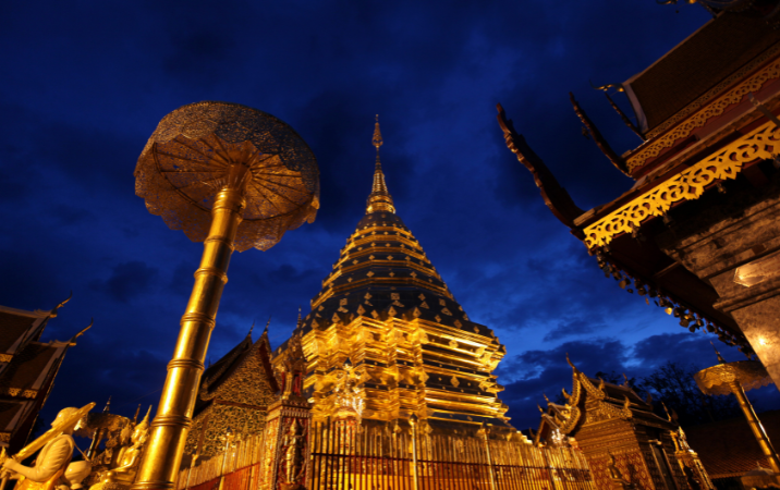 Explorer les temples illuminés de la vieille ville
