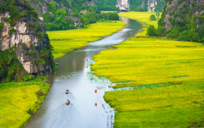 Faire une balade en barque à Tam Coc