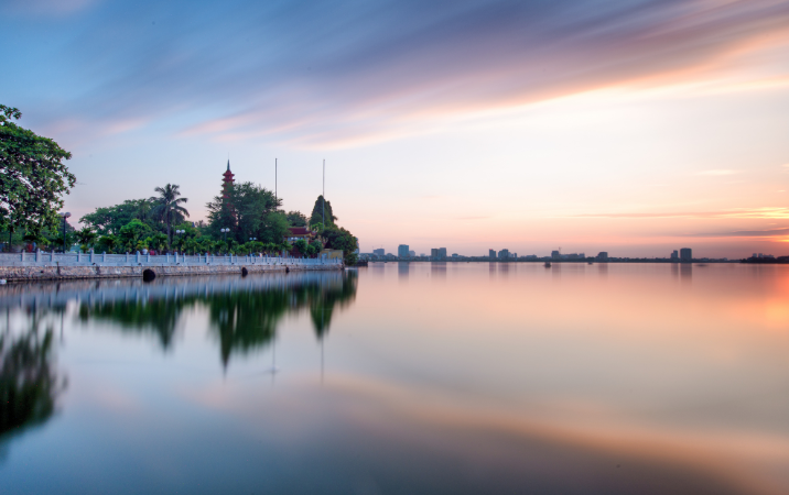 La vue paisible sur le lac de l’Ouest