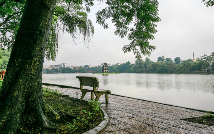Marcher autour du lac Hoan Kiem
