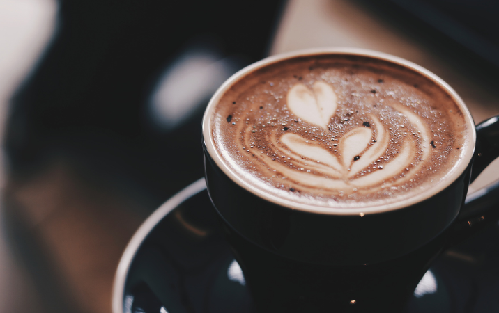 Où boire un café pour voir passer le train