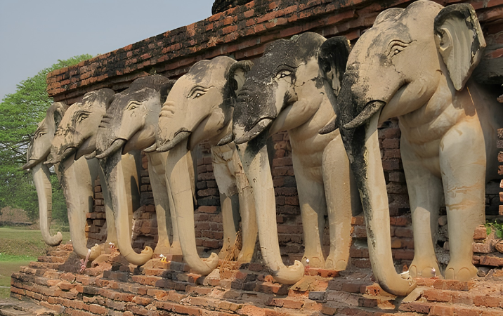 Wat Sorasak – Les éléphants gardiens